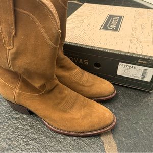 Tecovas suede honey boots, size 13. Slightly used and in great condition.